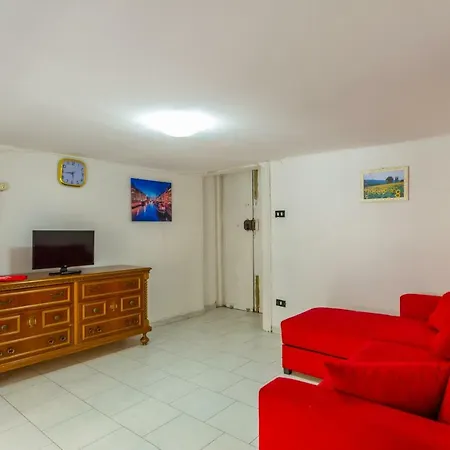 Cirillo 60 Apartment *